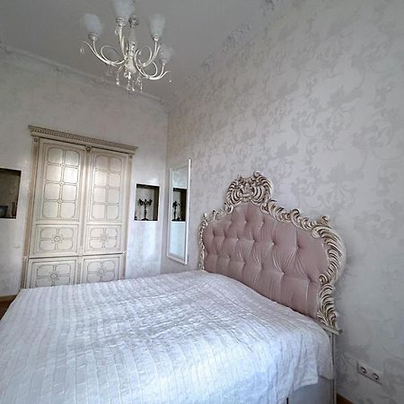 Goldenapartmentリヴィウ エクステリア 写真