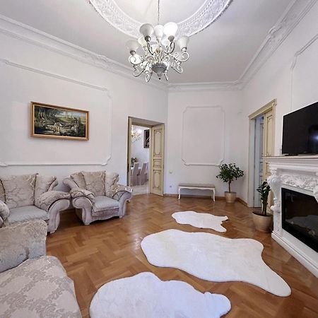 Goldenapartmentリヴィウ エクステリア 写真
