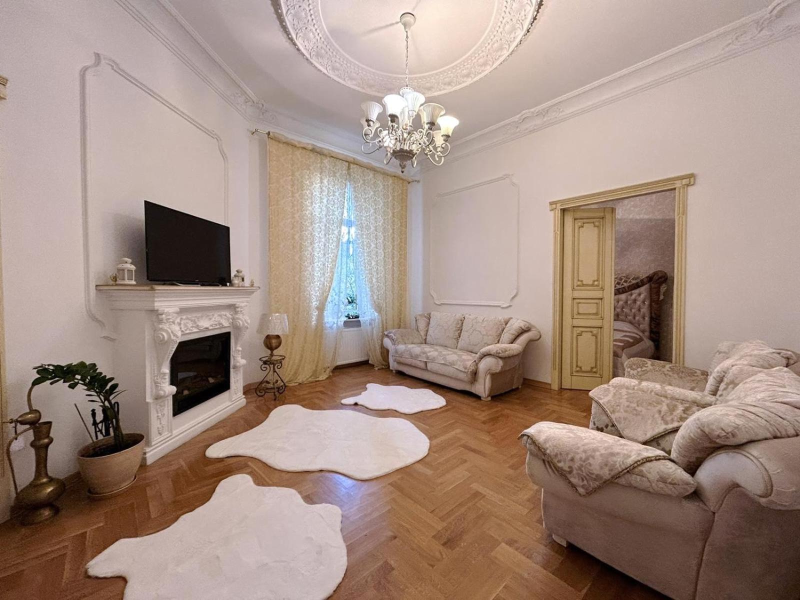 Goldenapartmentリヴィウ エクステリア 写真